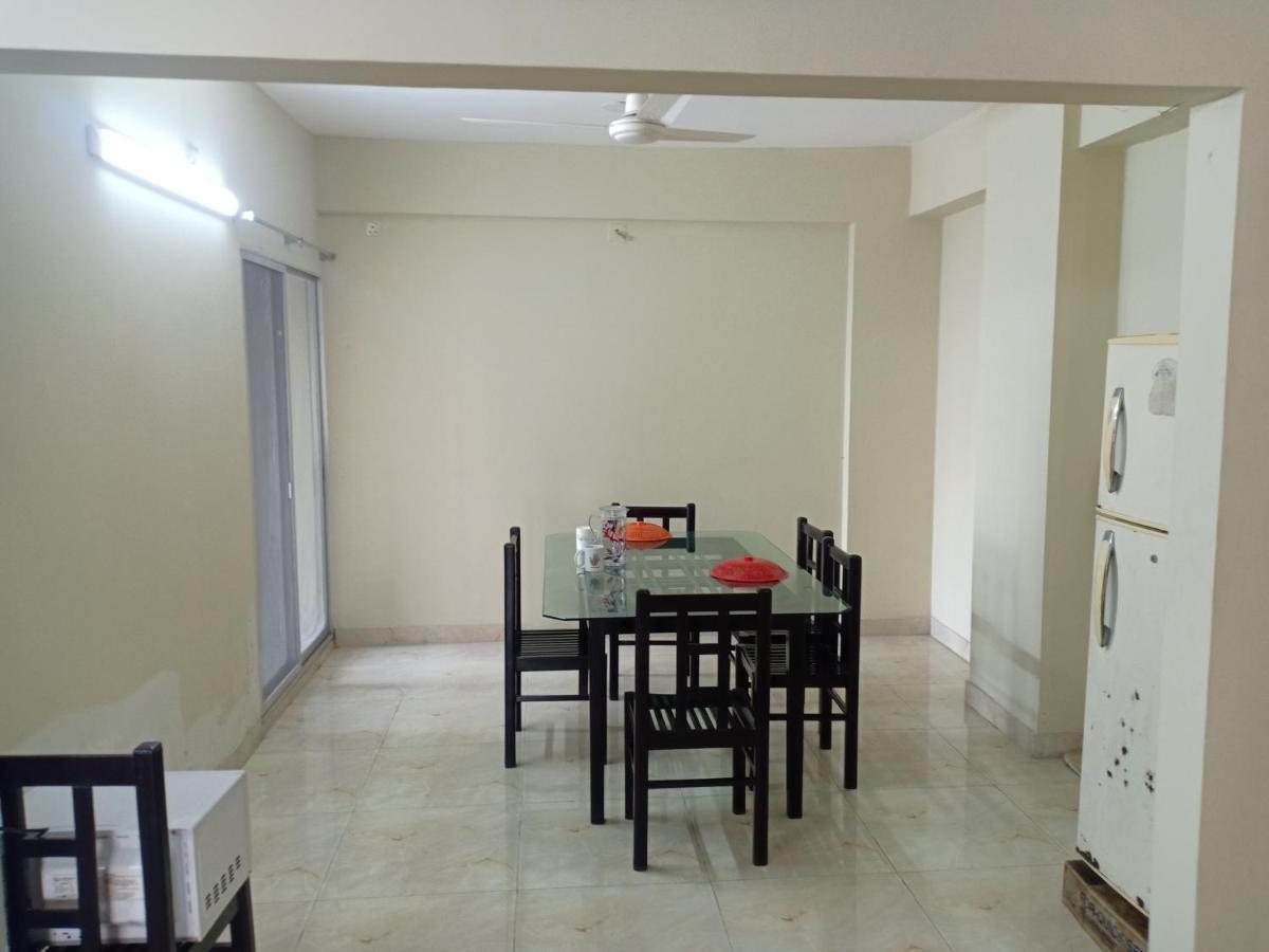 Peaceful Living Behind Dhaka Airport, Uttara Sector 18, Only For Long Time Stay Exterior photo